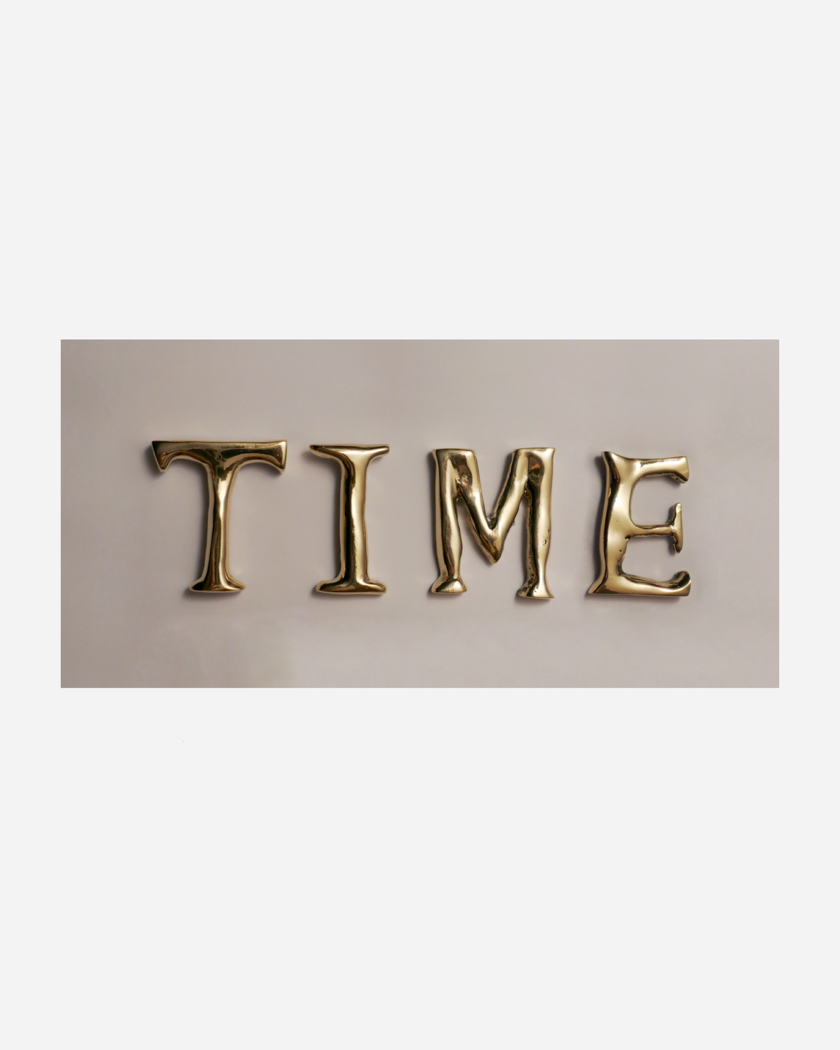 TIME, escultura em metal