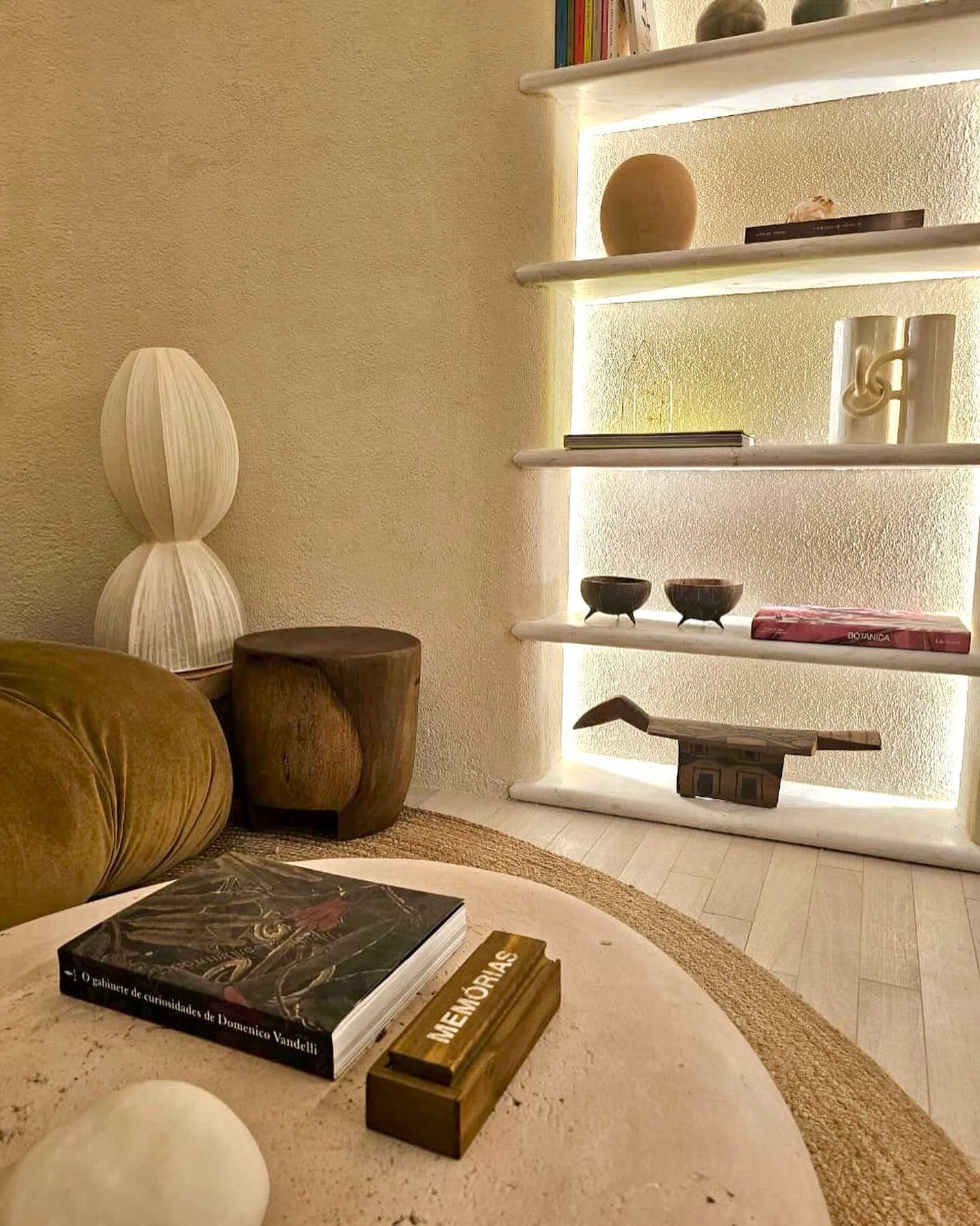 O Apagador de Memórias – Escultura em Madeira